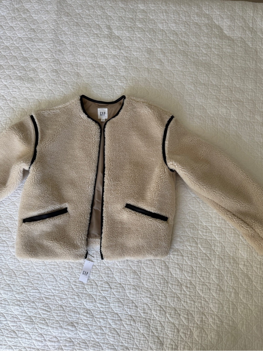 GAP Women’s Cream Sherpa Jacket with Black Trim New